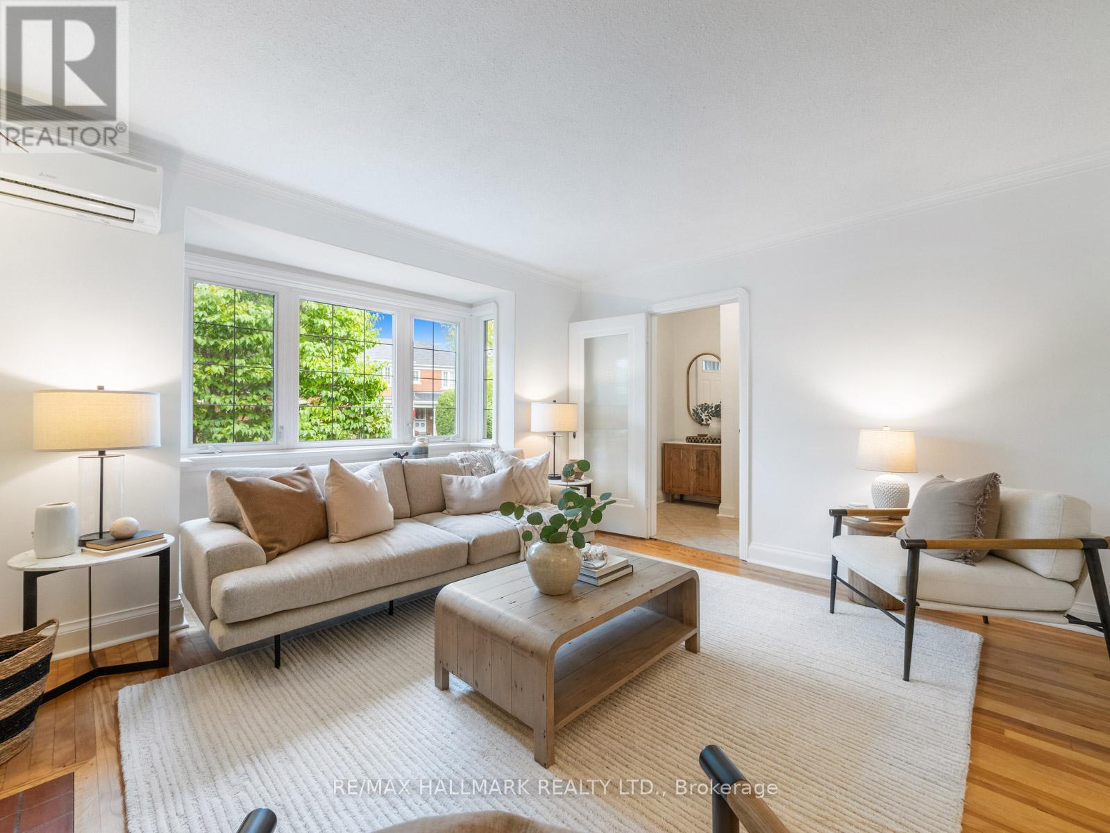 Photo 6 of 11 Briar Dale Boulevard, Toronto ON
