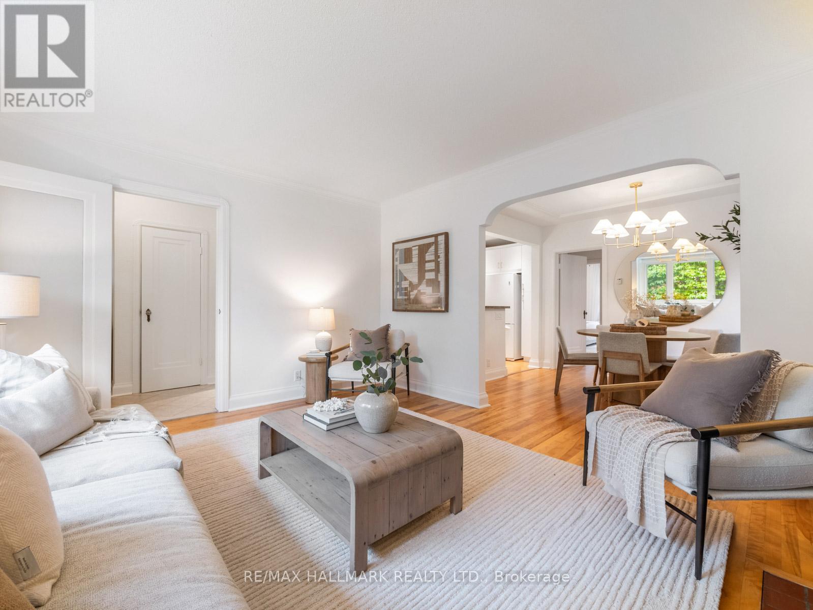 Photo 7 of 11 Briar Dale Boulevard, Toronto ON
