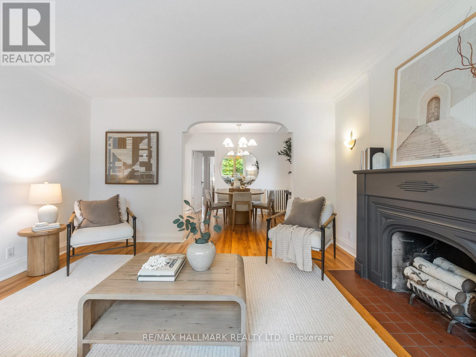 Photo 8 of 11 Briar Dale Boulevard, Toronto ON