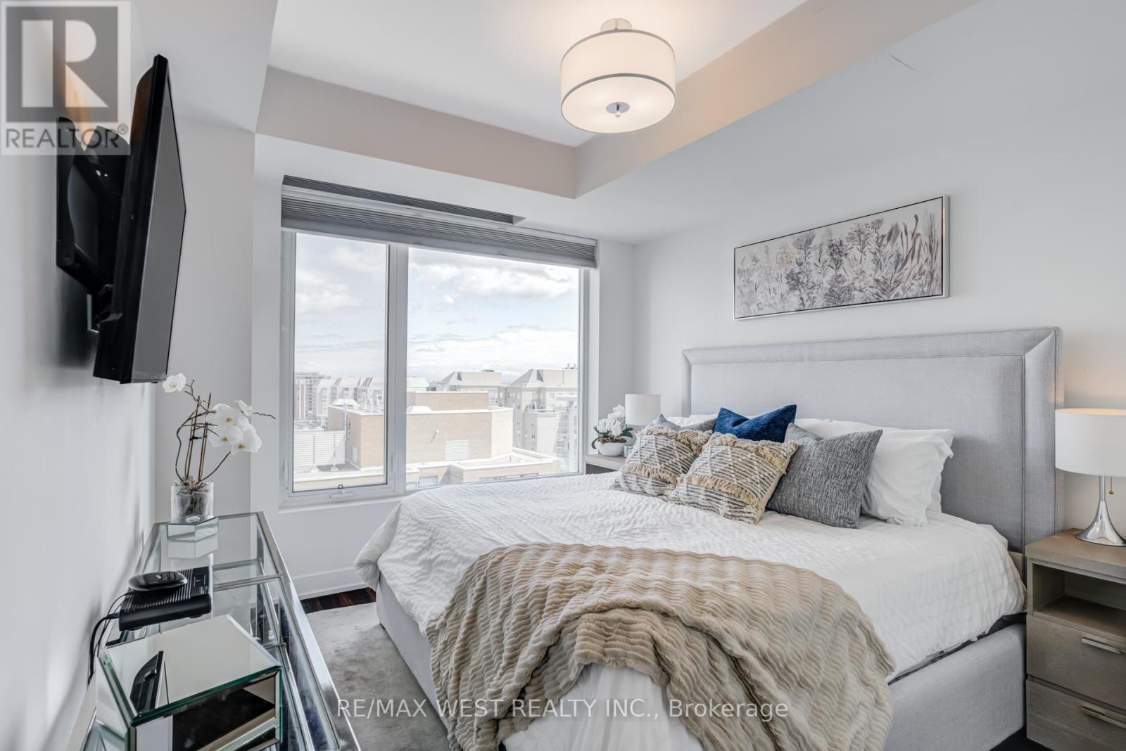 Photo 17 of 1308 68 Merton Street, Toronto ON