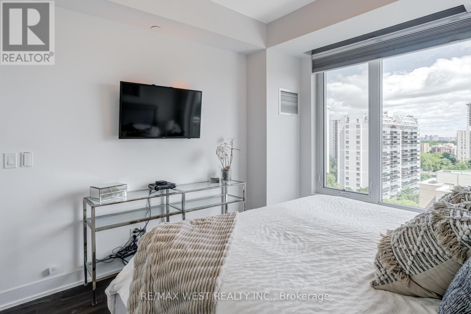 Photo 18 of 1308 68 Merton Street, Toronto ON