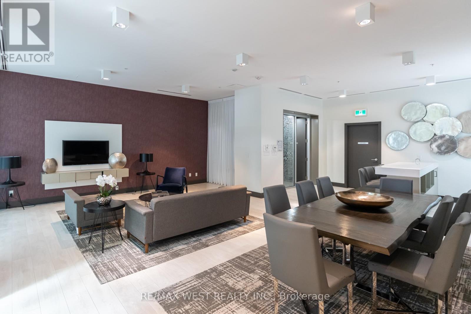 Photo 30 of 1308 68 Merton Street, Toronto ON