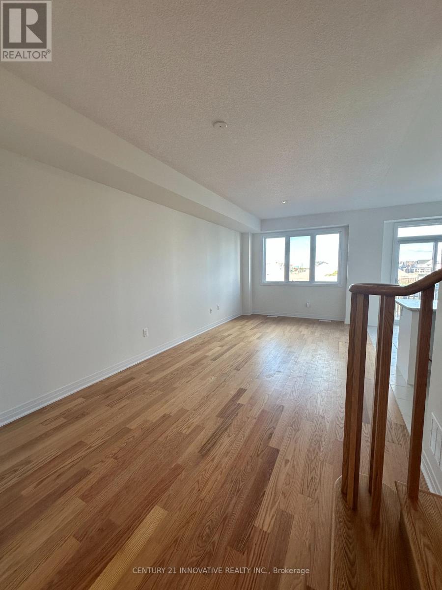 Photo 5 of 202 Port Crescent, Welland ON