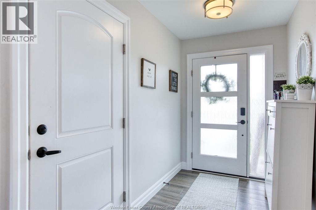 Photo 3 of 199 Meadowview, Amherstburg ON