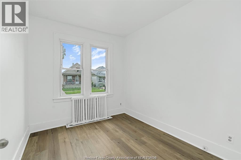 Photo 14 of 1094 Lincoln Road, Windsor ON