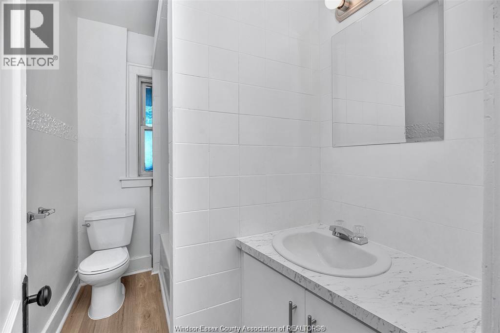 Photo 23 of 1094 Lincoln Road, Windsor ON
