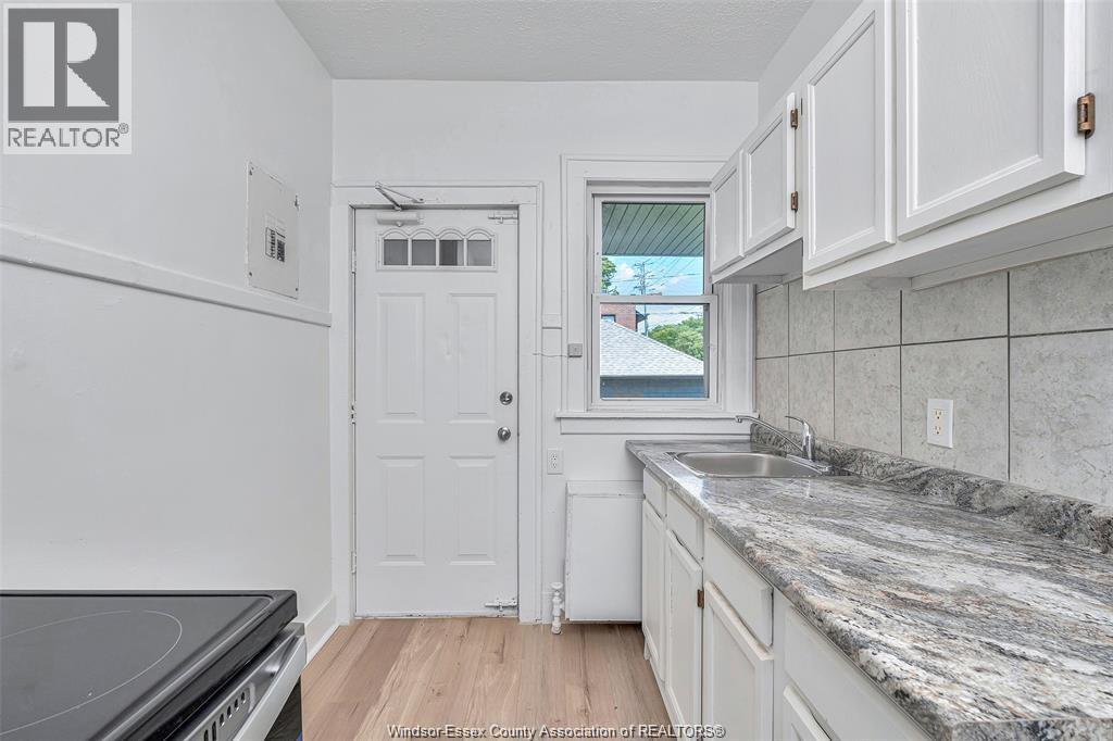 Photo 24 of 1094 Lincoln Road, Windsor ON