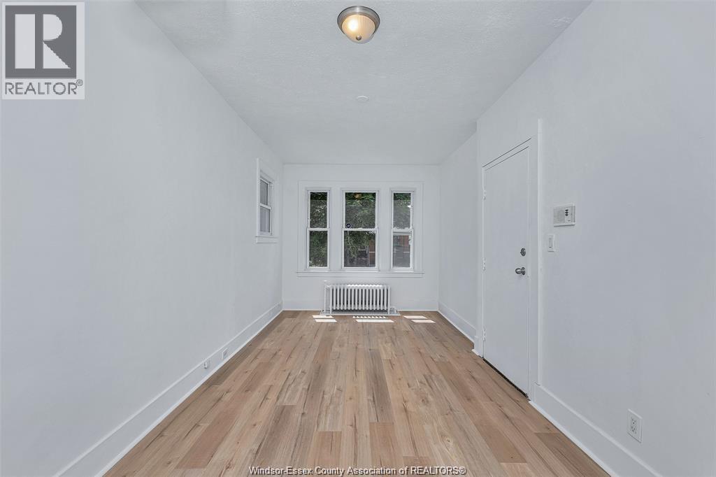 Photo 33 of 1094 Lincoln Road, Windsor ON