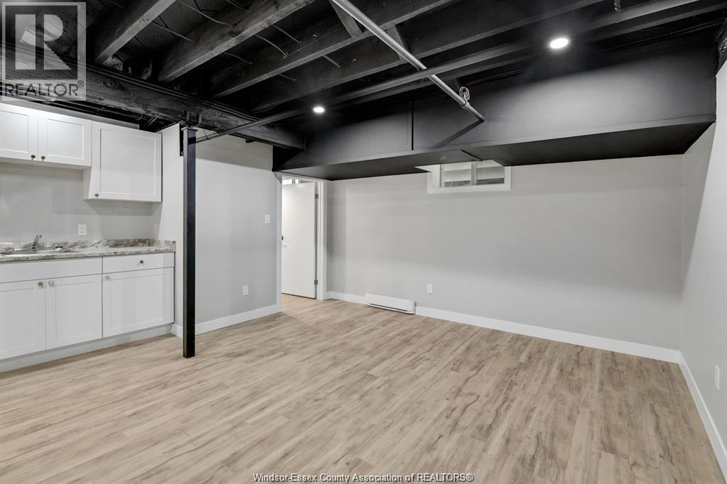 Photo 34 of 1094 Lincoln Road, Windsor ON