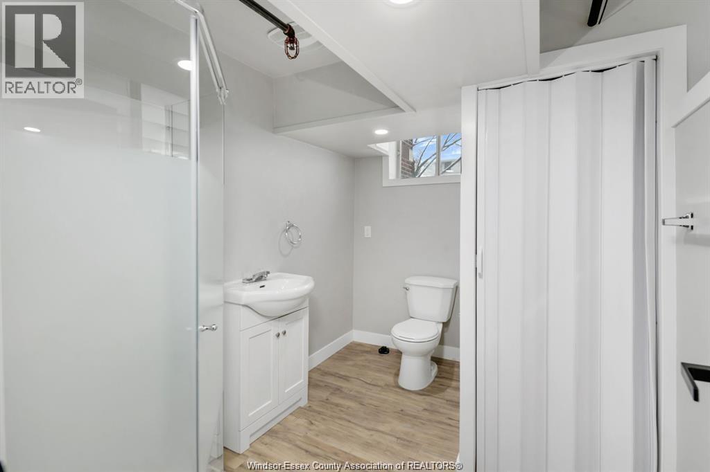 Photo 42 of 1094 Lincoln Road, Windsor ON