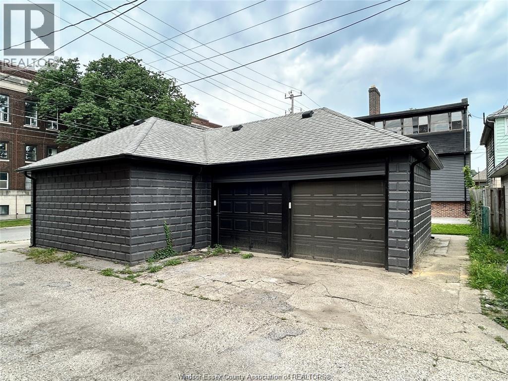 Photo 6 of 1094 Lincoln Road, Windsor ON