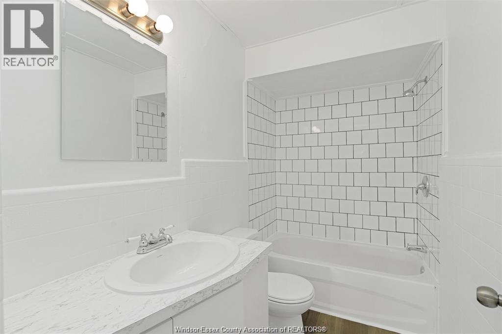 Photo 8 of 1094 Lincoln Road, Windsor ON
