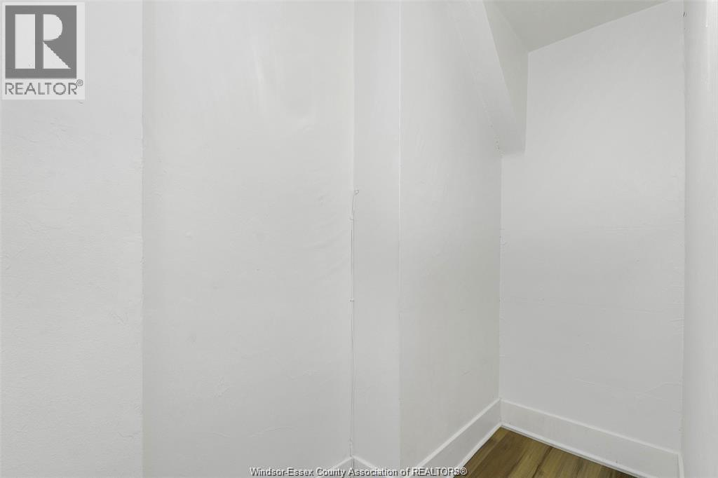 Photo 9 of 1094 Lincoln Road, Windsor ON