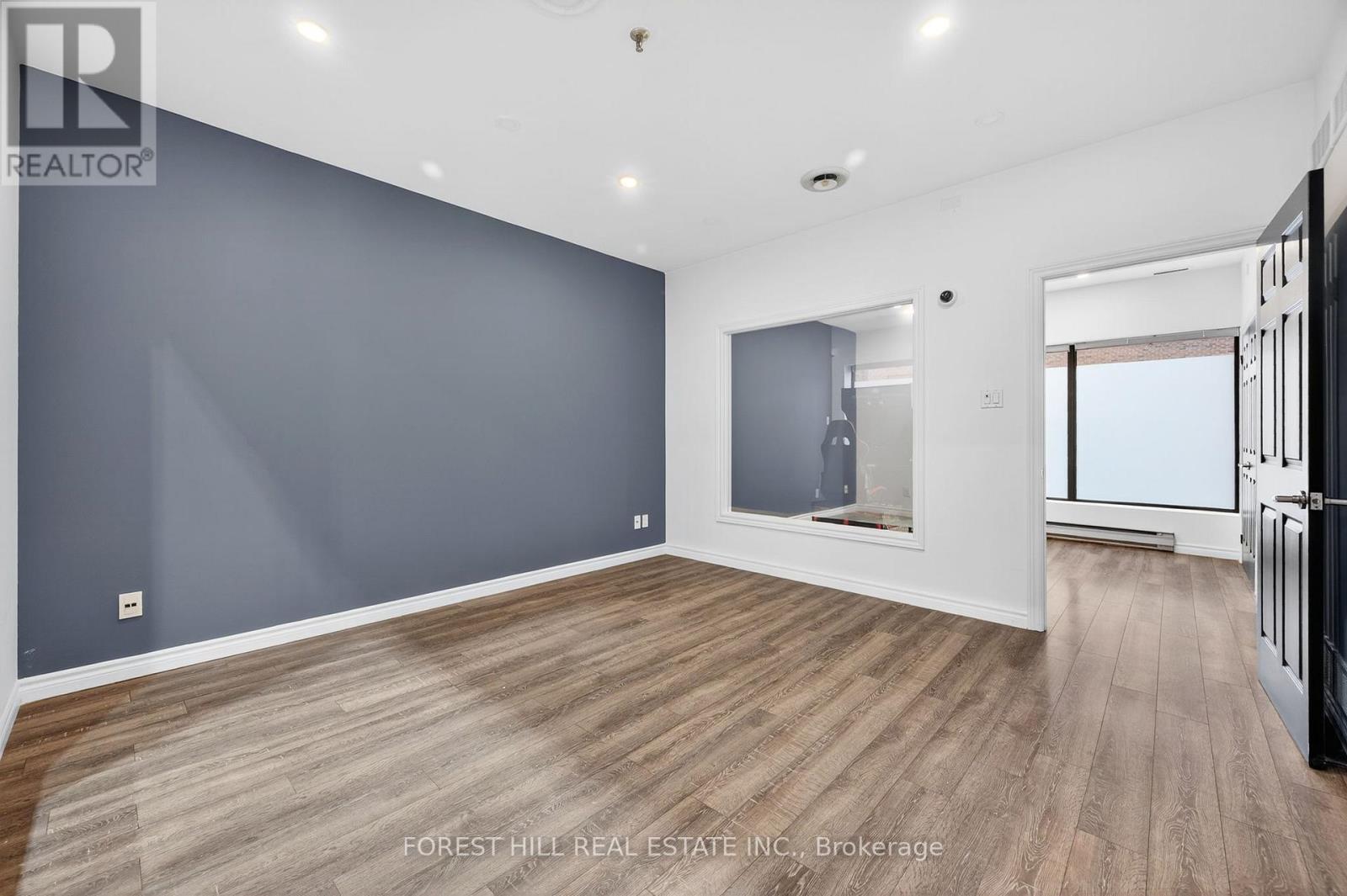 Photo 11 of 11 241 Edgeley Boulevard, Vaughan ON
