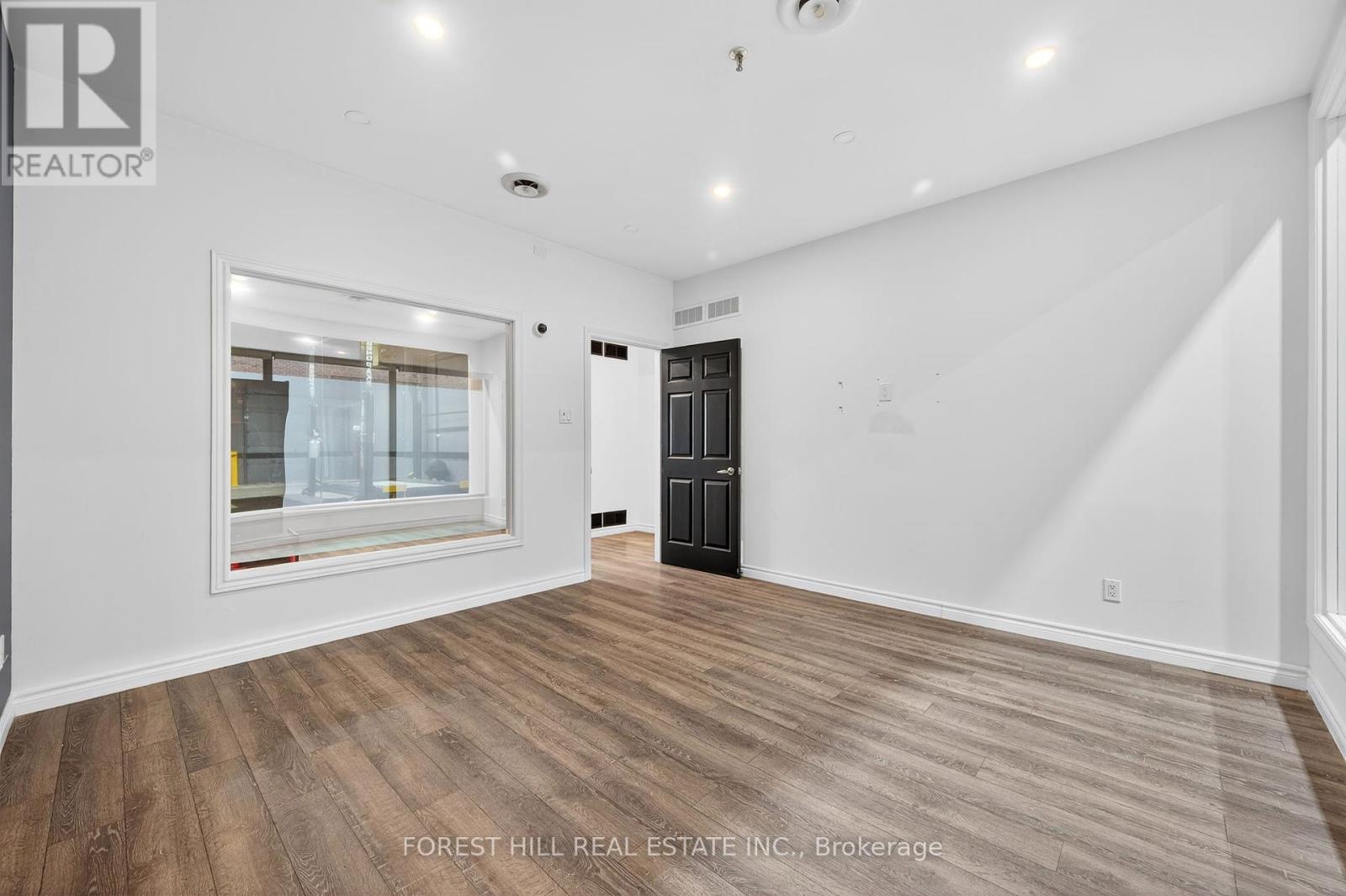 Photo 12 of 11 241 Edgeley Boulevard, Vaughan ON