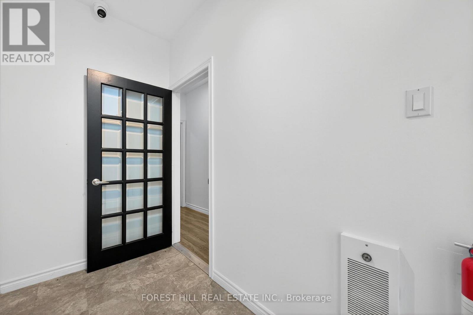 Photo 6 of 11 241 Edgeley Boulevard, Vaughan ON