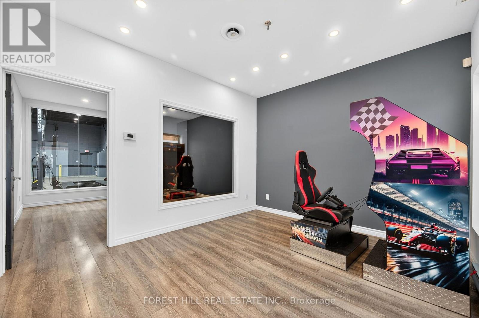 Photo 8 of 11 241 Edgeley Boulevard, Vaughan ON
