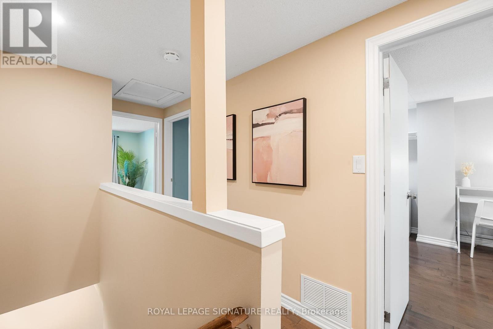 Photo 13 of 10 Thatchers Mill Way, Markham ON