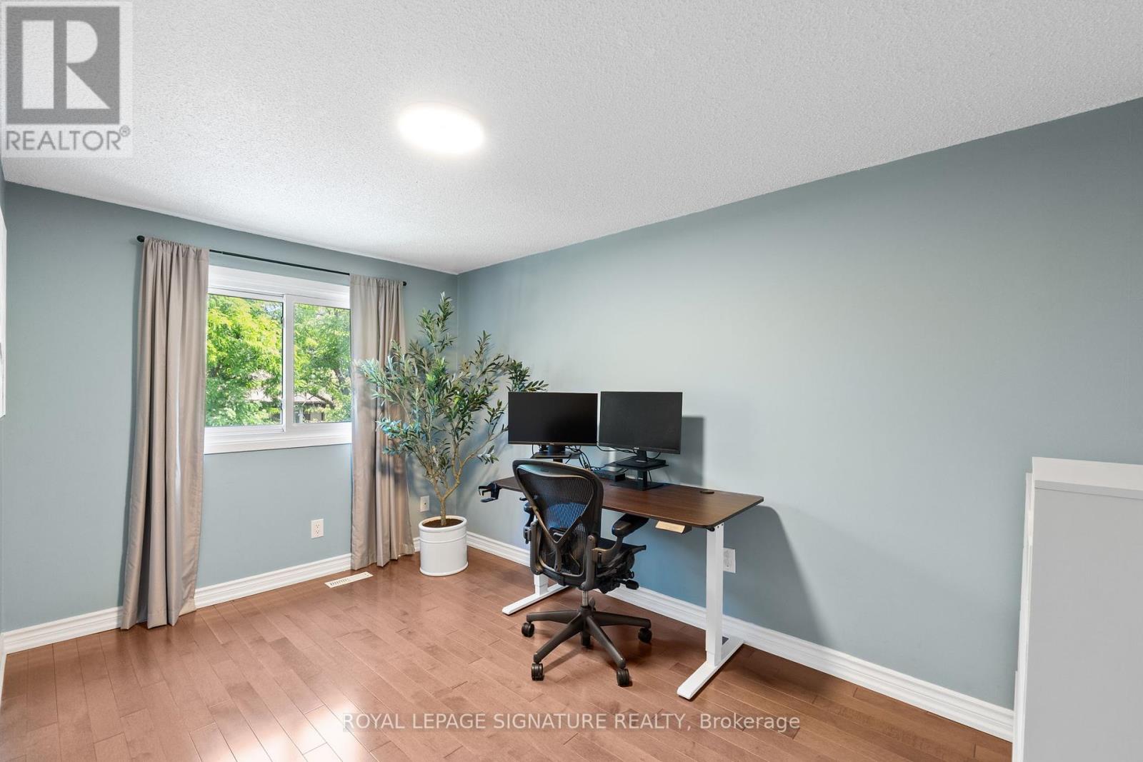 Photo 18 of 10 Thatchers Mill Way, Markham ON
