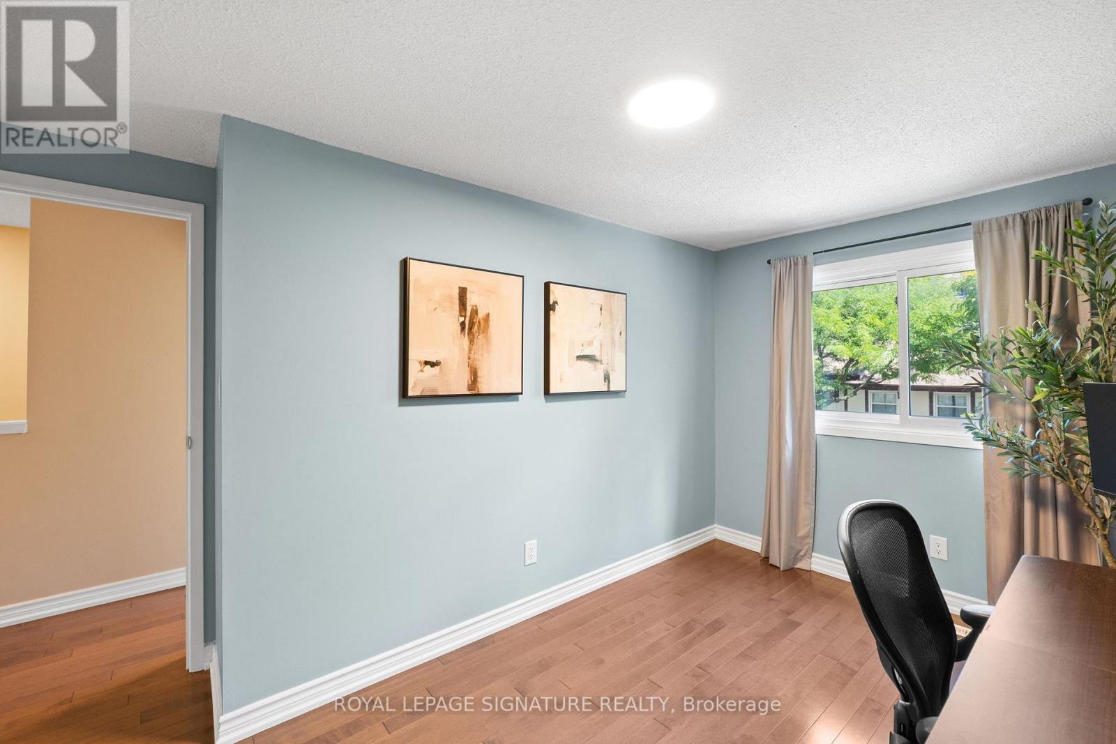 Photo 19 of 10 Thatchers Mill Way, Markham ON