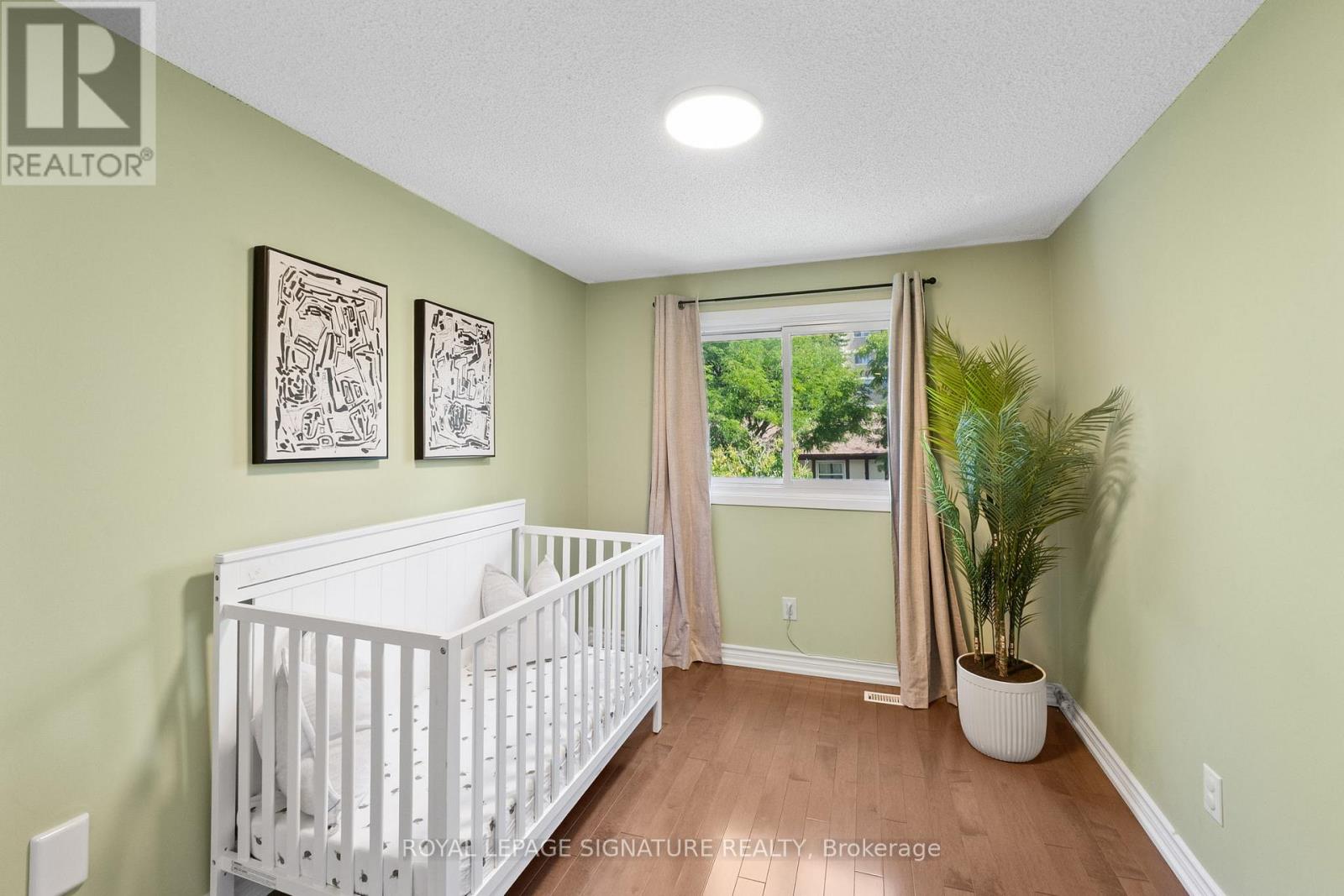 Photo 20 of 10 Thatchers Mill Way, Markham ON