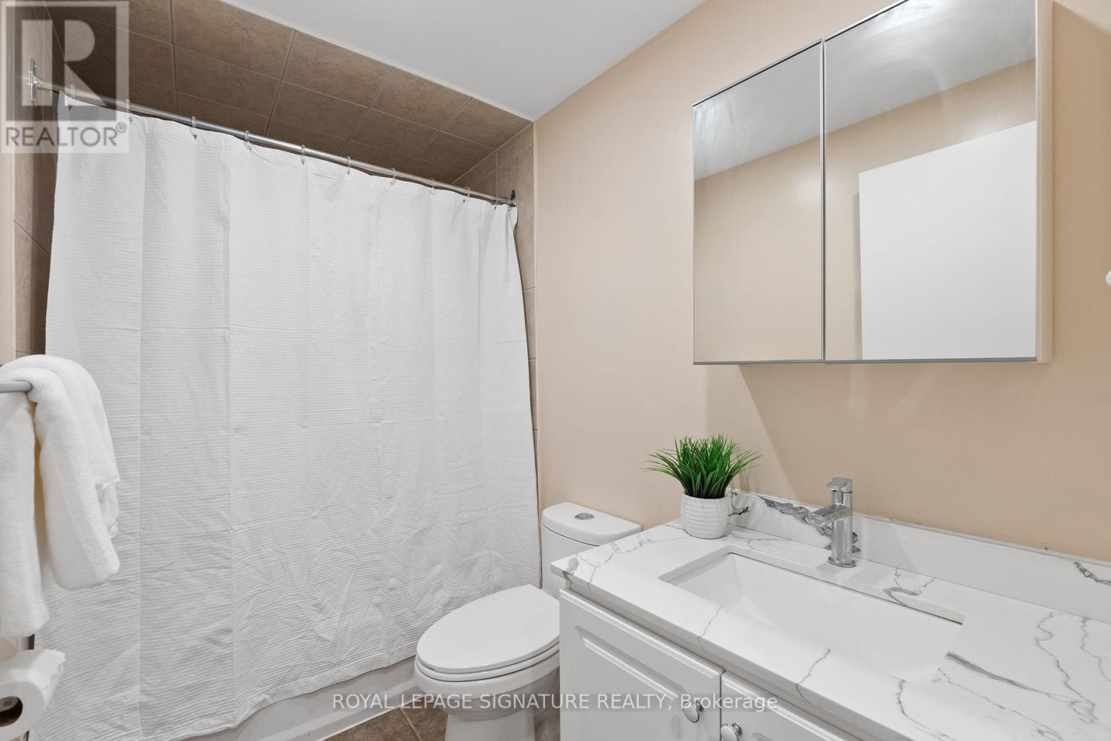 Photo 22 of 10 Thatchers Mill Way, Markham ON