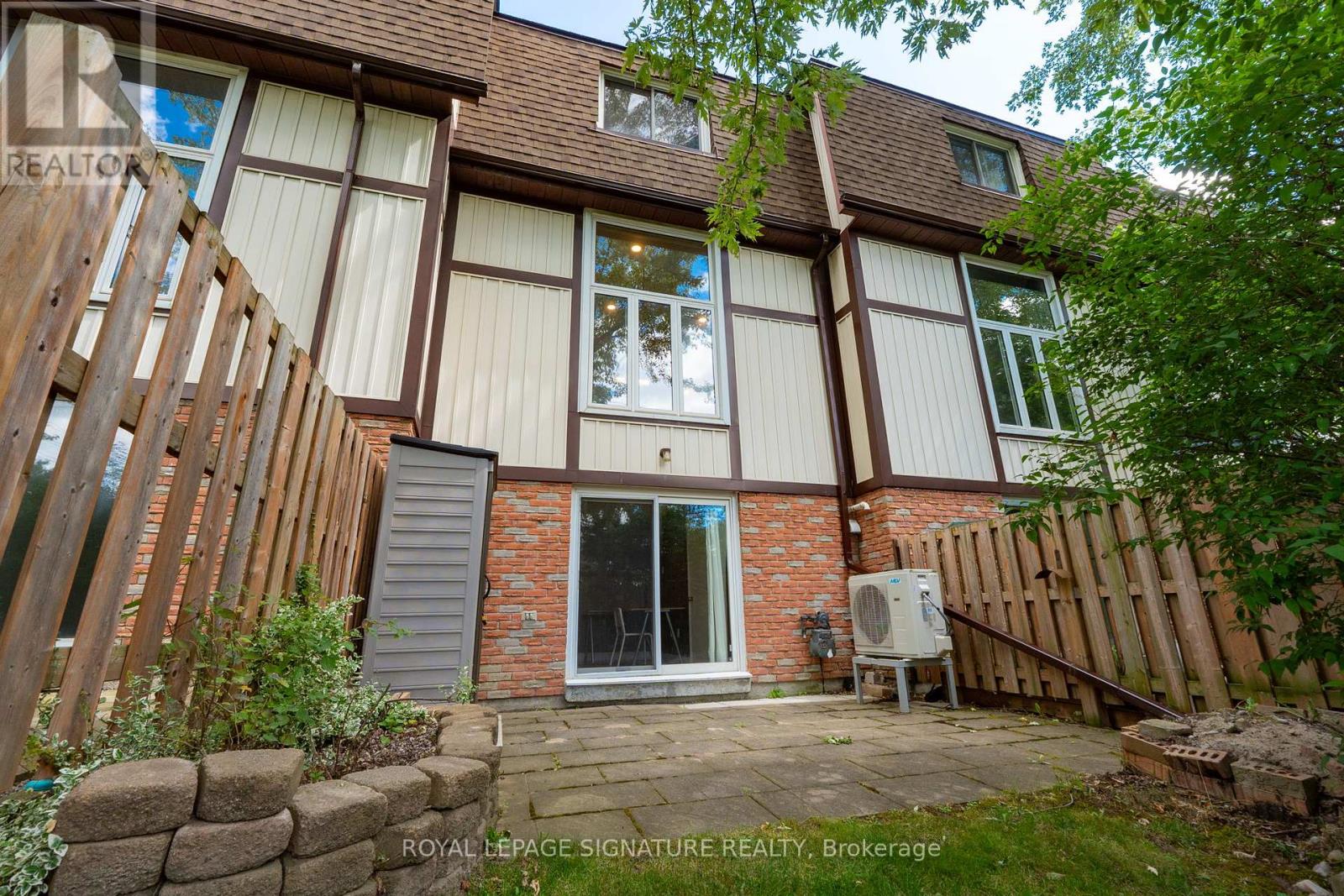 Photo 27 of 10 Thatchers Mill Way, Markham ON