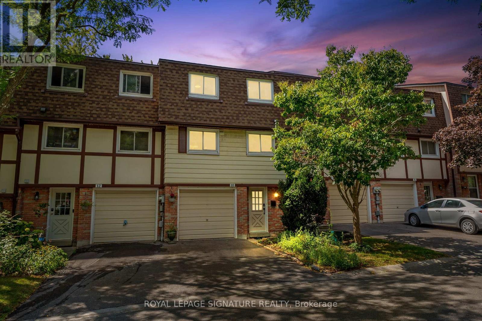 Photo 28 of 10 Thatchers Mill Way, Markham ON