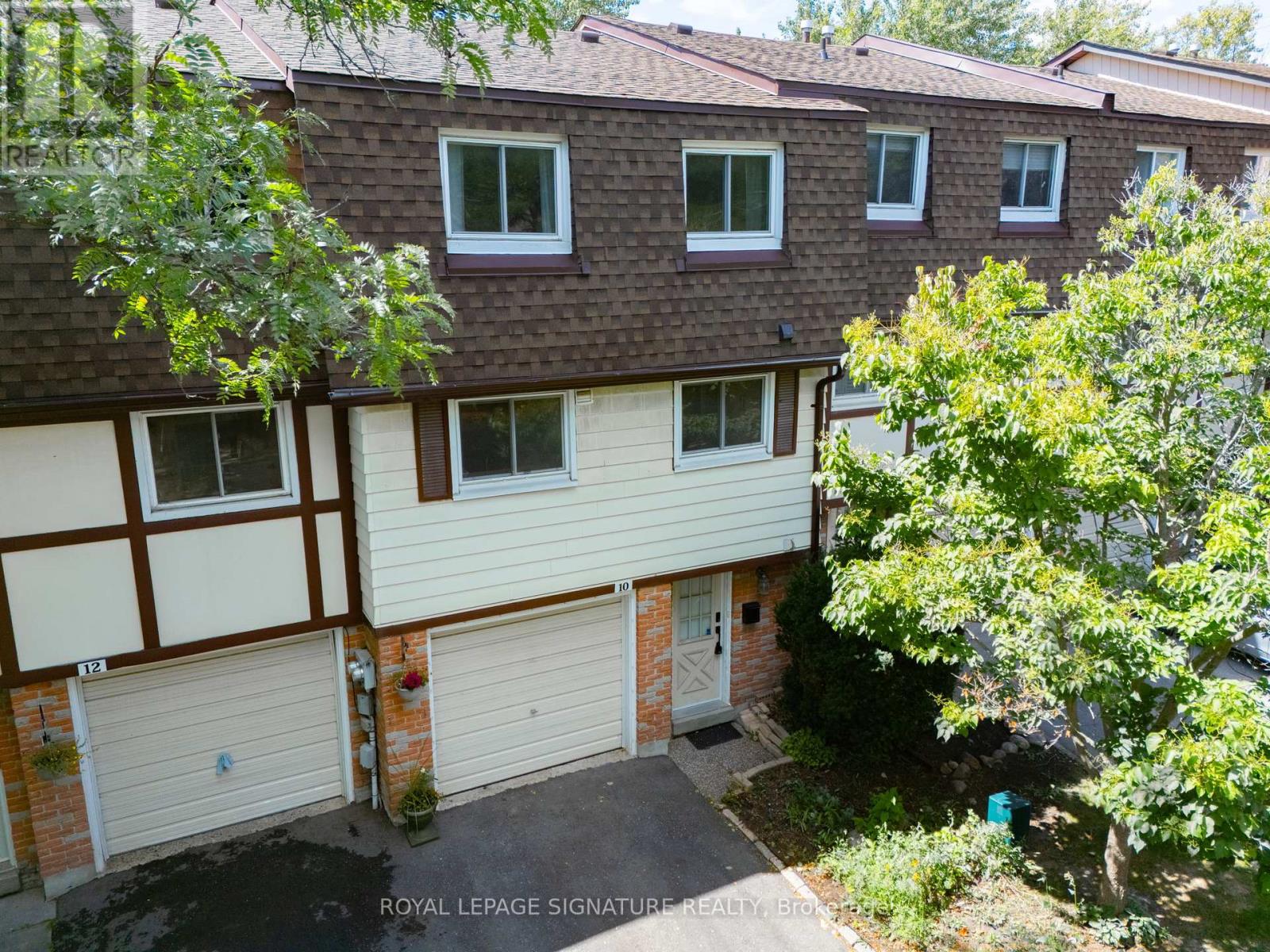 Photo 31 of 10 Thatchers Mill Way, Markham ON