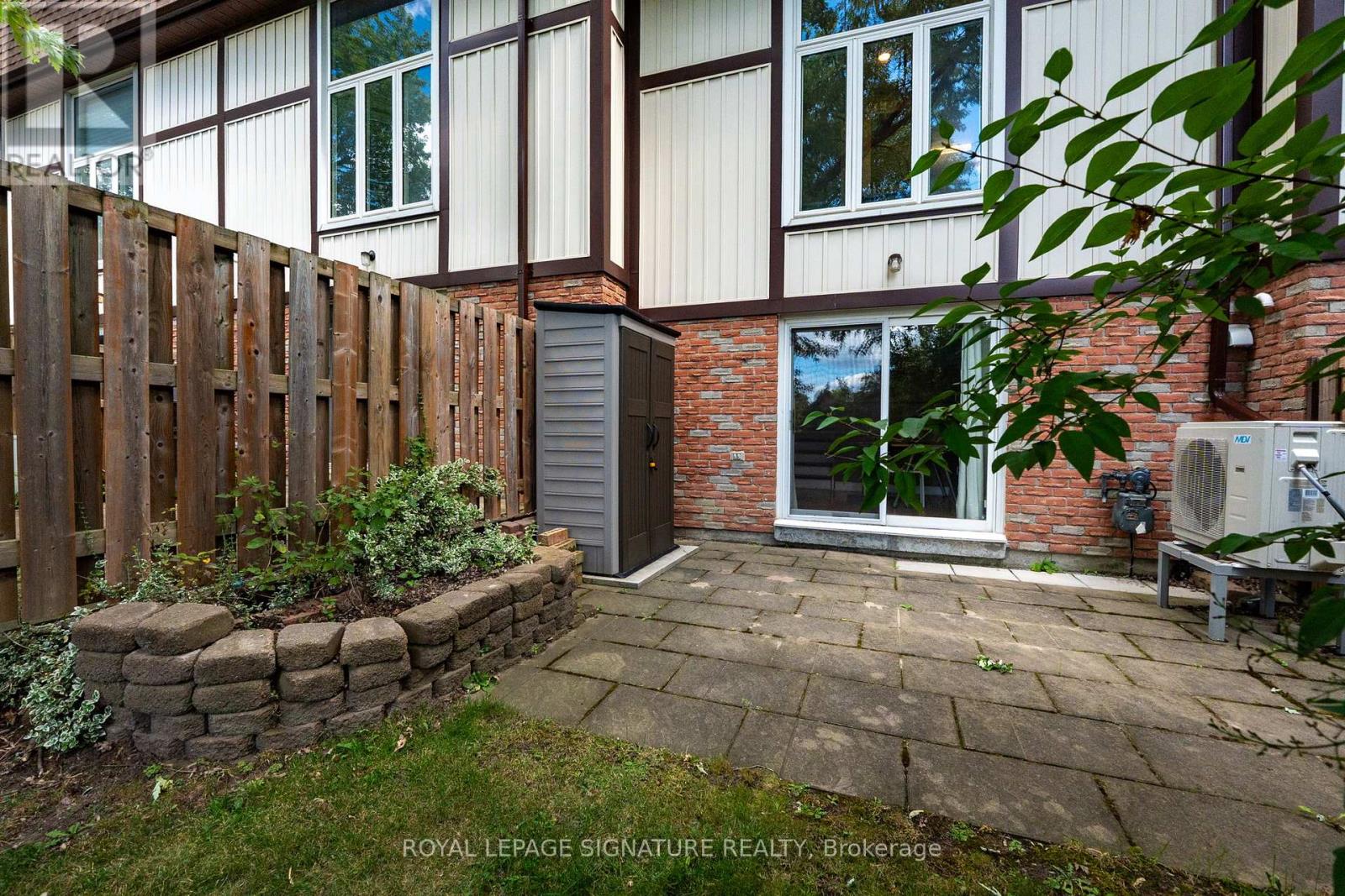 Photo 34 of 10 Thatchers Mill Way, Markham ON