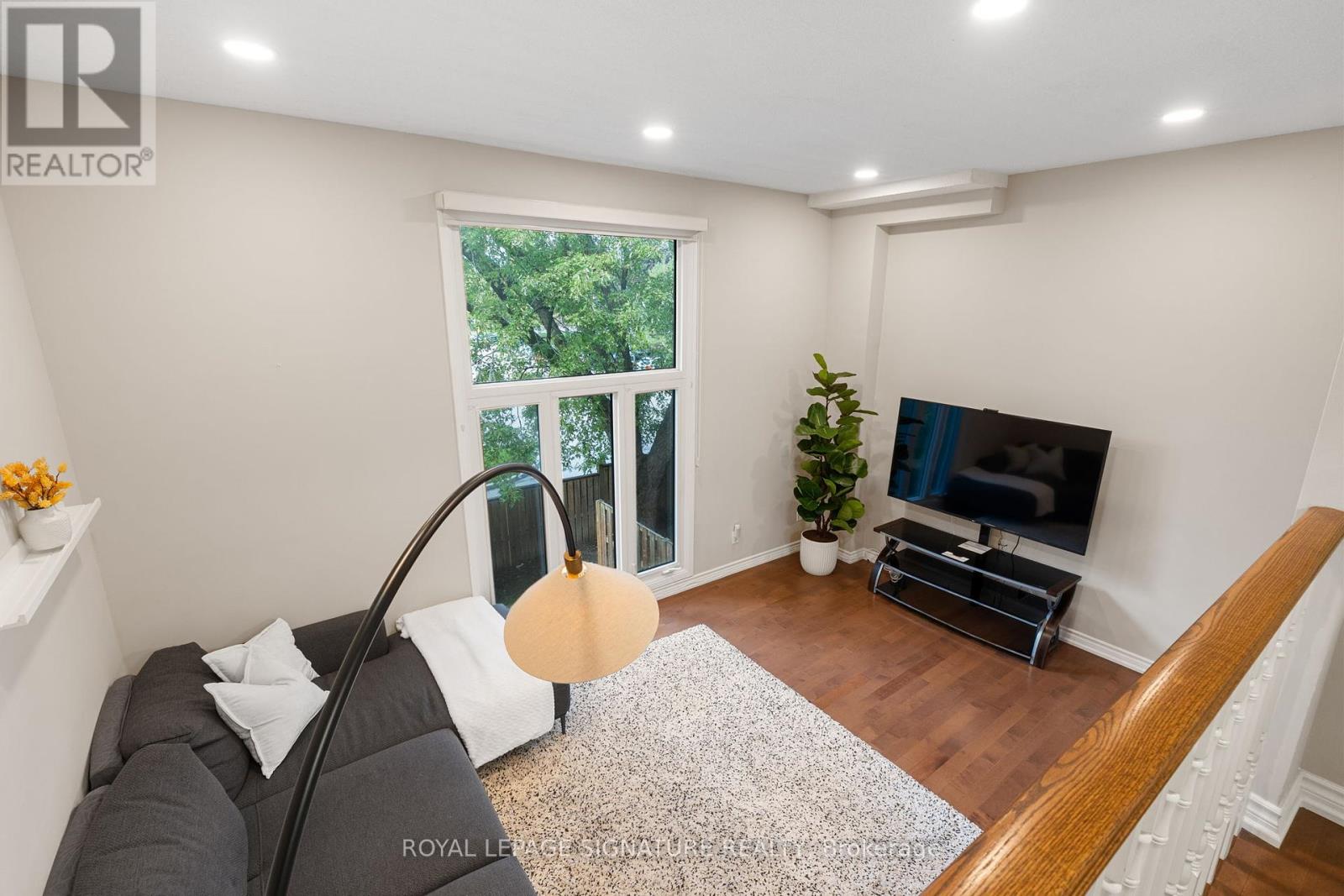 Photo 7 of 10 Thatchers Mill Way, Markham ON