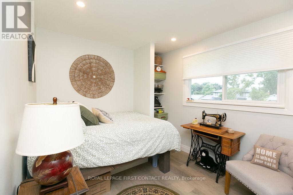 Photo 15 of 20 Ottaway Avenue, Barrie ON