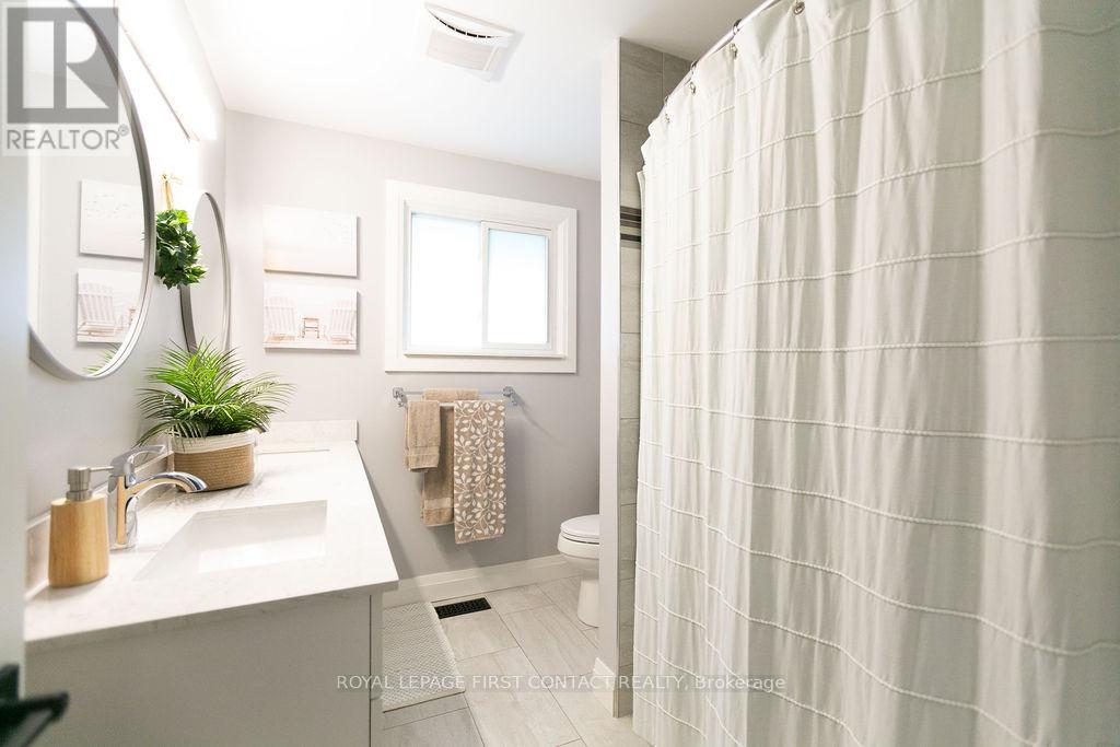Photo 16 of 20 Ottaway Avenue, Barrie ON