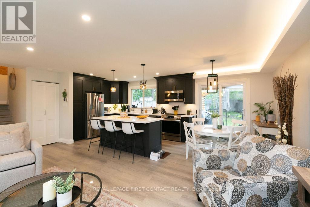 Photo 3 of 20 Ottaway Avenue, Barrie ON