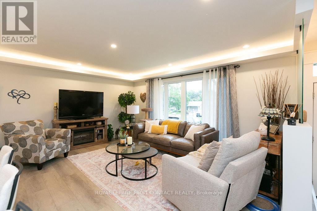 Photo 8 of 20 Ottaway Avenue, Barrie ON