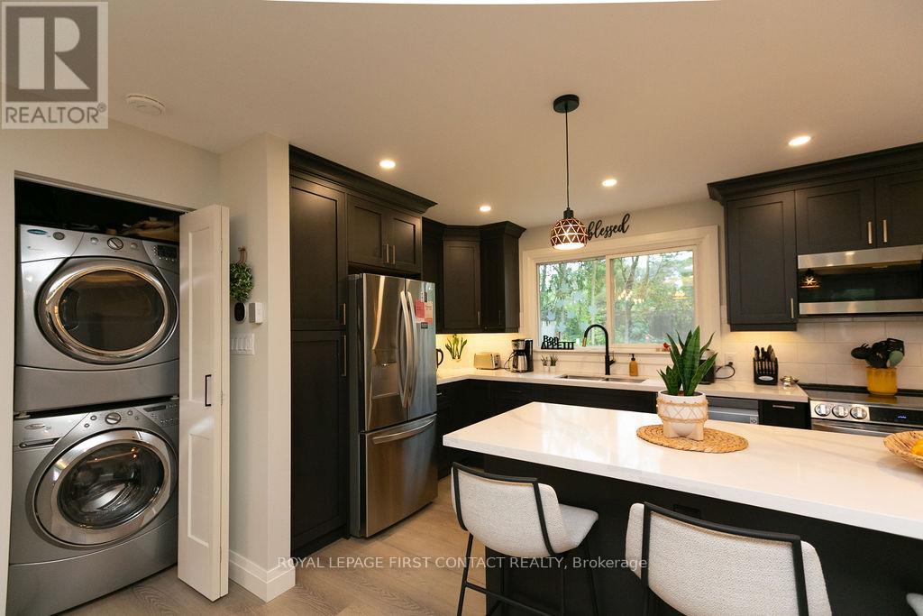 Photo 9 of 20 Ottaway Avenue, Barrie ON
