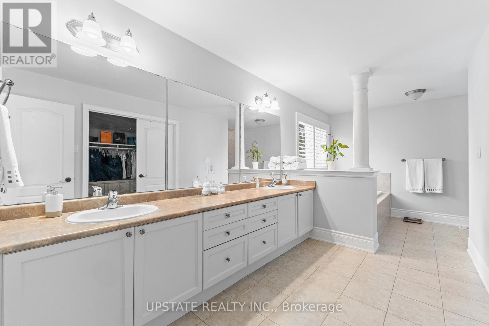 Photo 23 of 21 Lauderhill Road, Brampton ON