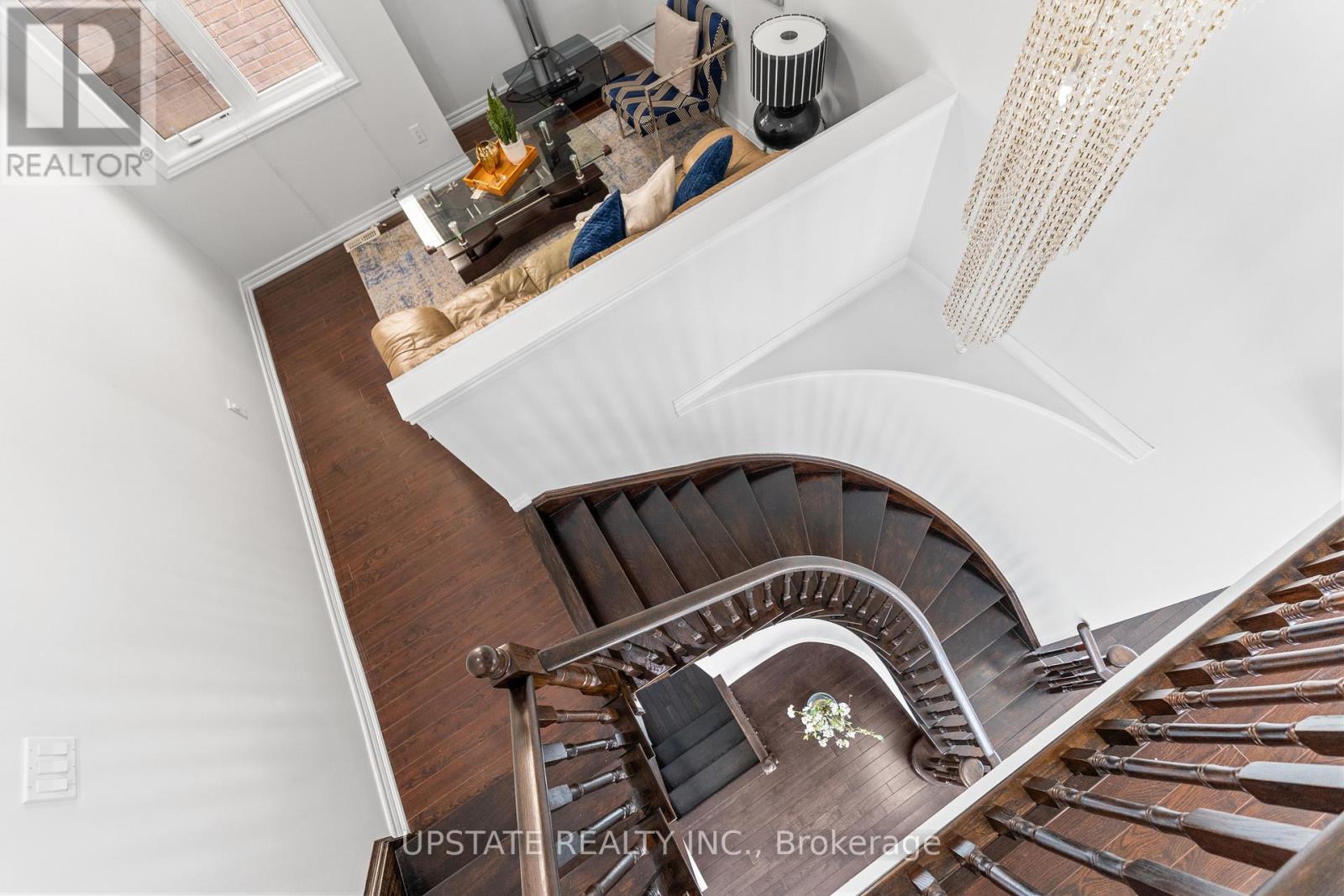 Photo 18 of 68 Everingham Circle, Brampton ON