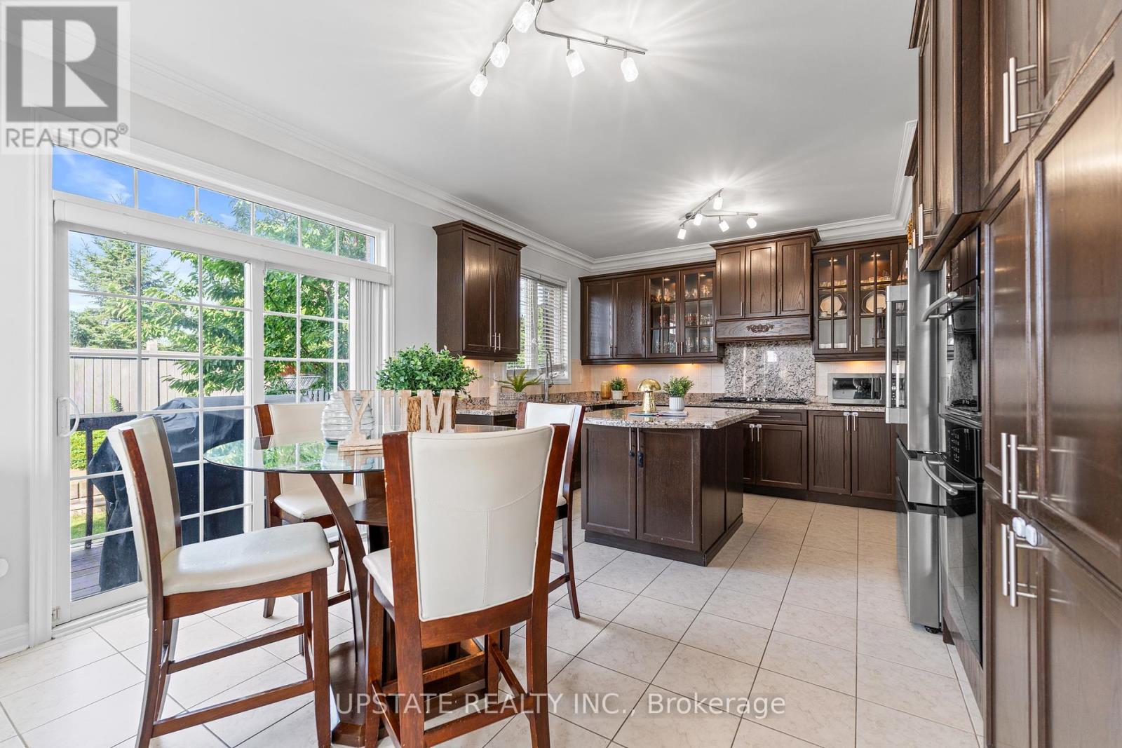 Photo 13 of 68 Everingham Circle, Brampton ON