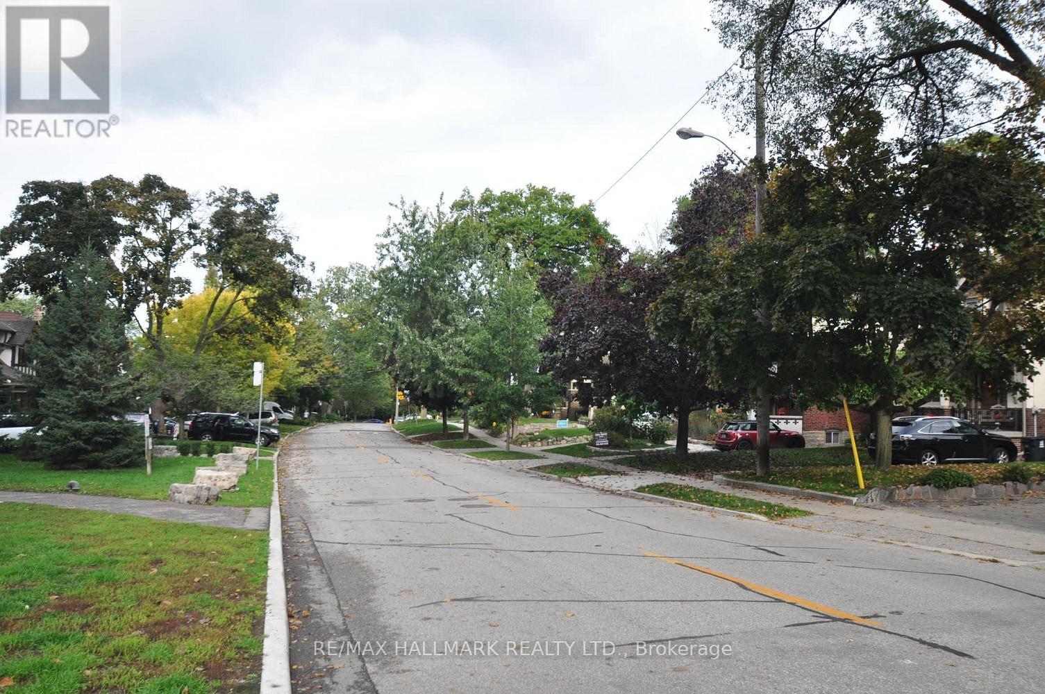 Photo 15 of 626 2 Old Mill Drive, Toronto ON