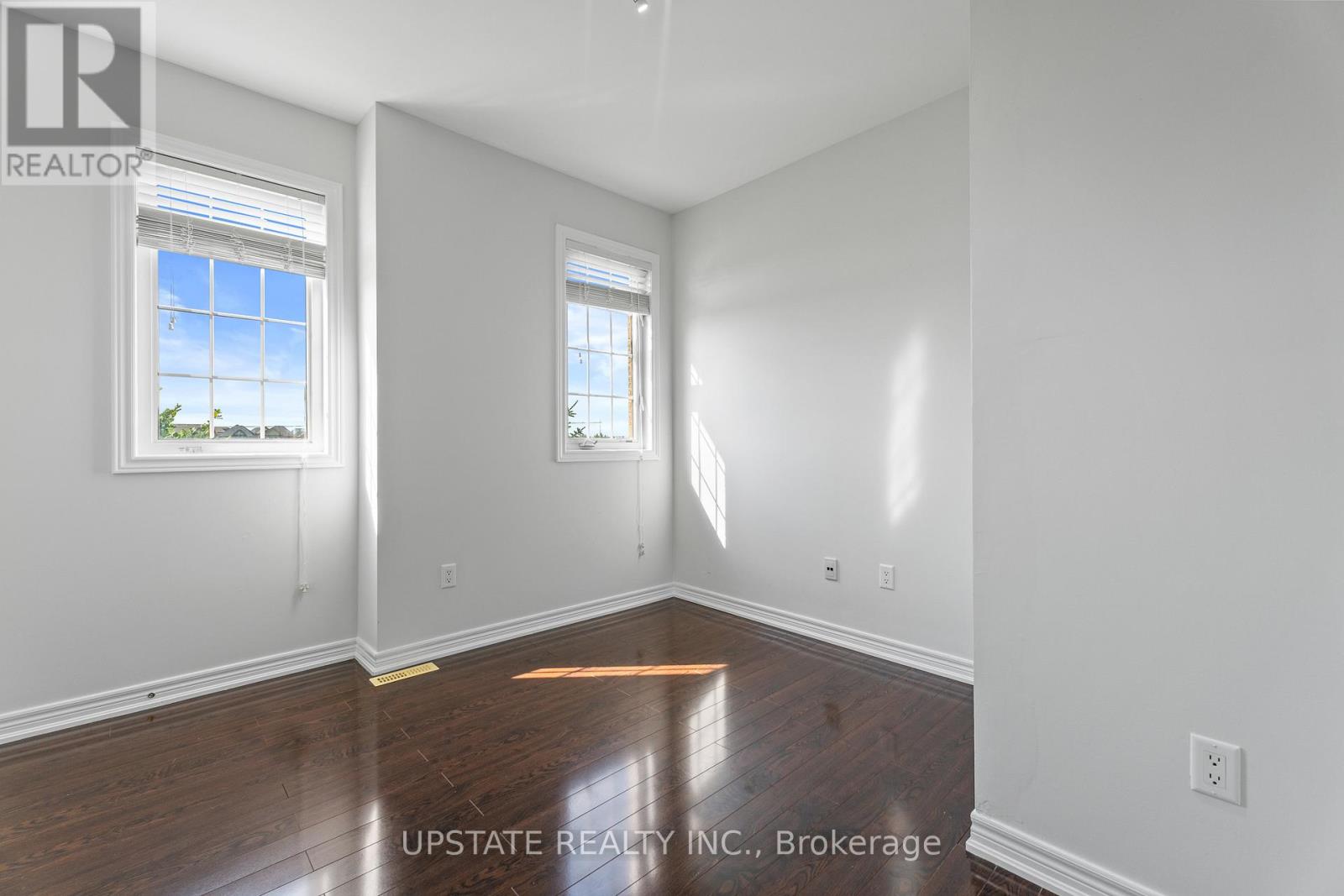 Photo 31 of 68 Everingham Circle, Brampton ON