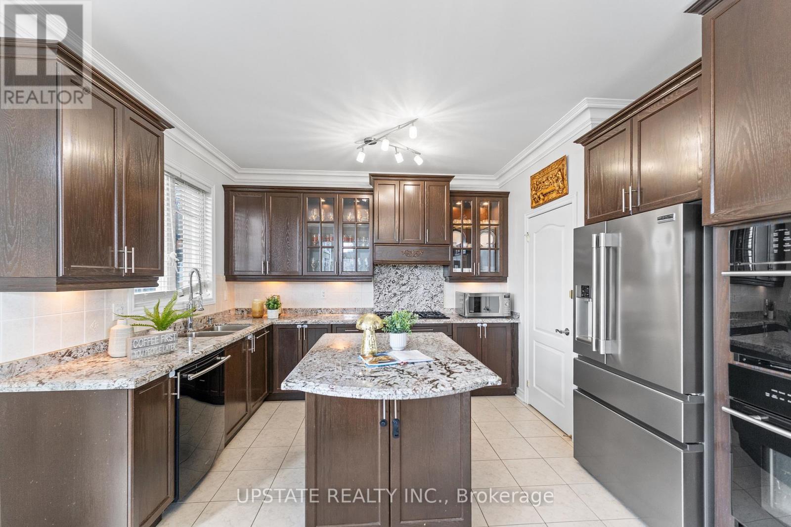 Photo 14 of 68 Everingham Circle, Brampton ON