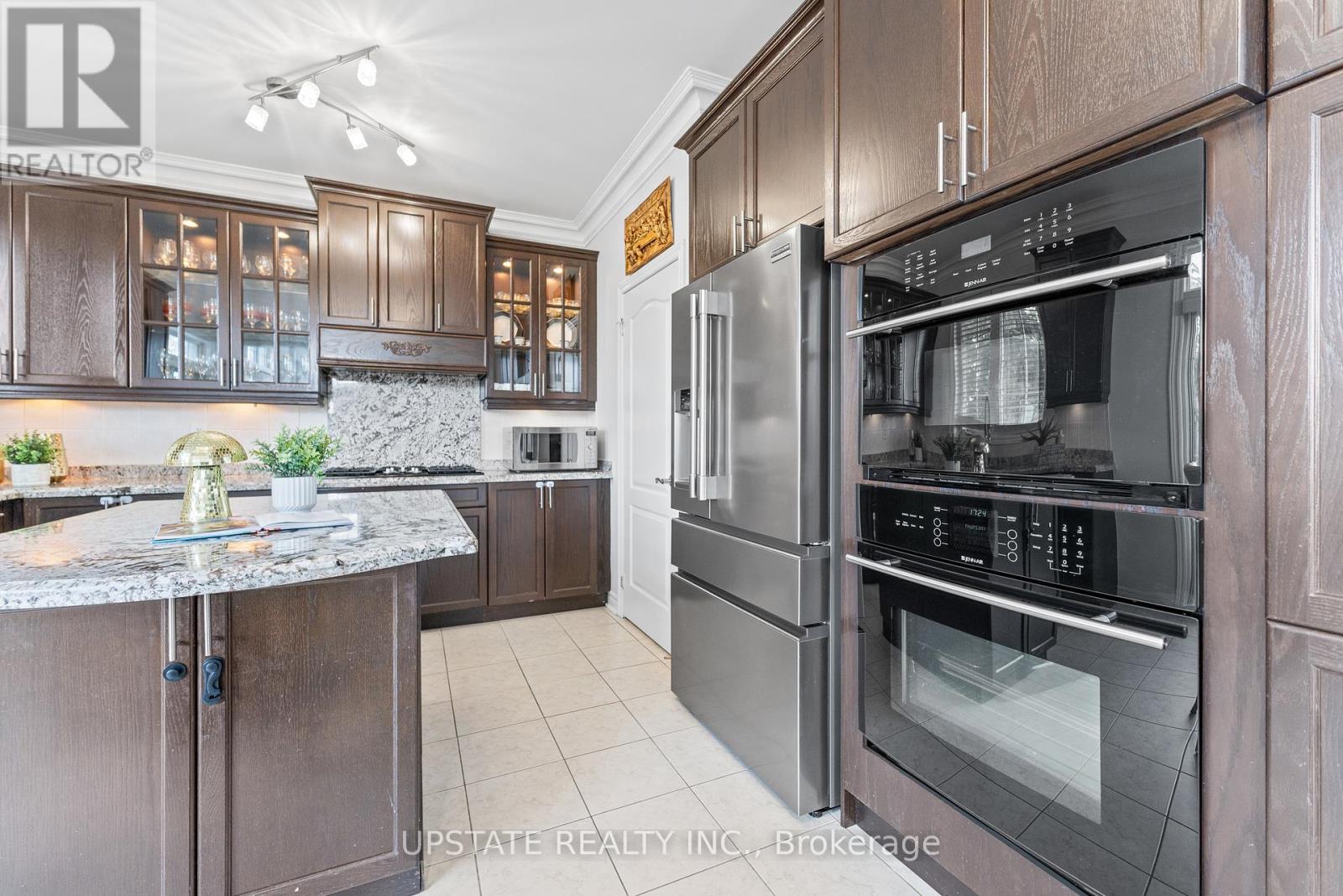 Photo 15 of 68 Everingham Circle, Brampton ON