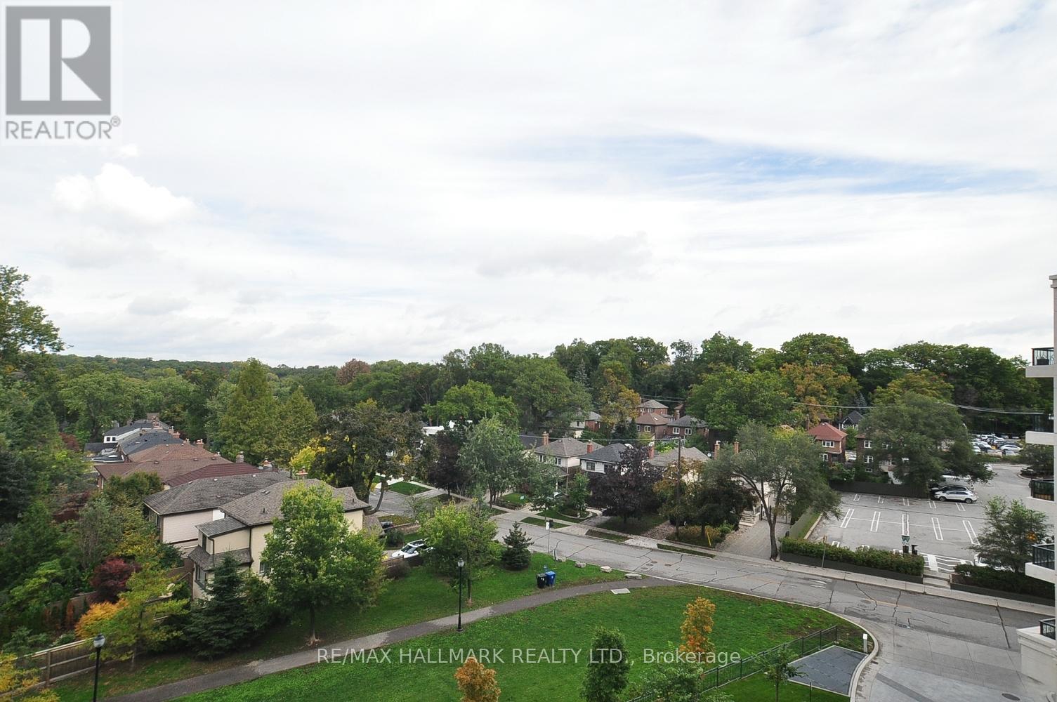 Photo 14 of 626 2 Old Mill Drive, Toronto ON