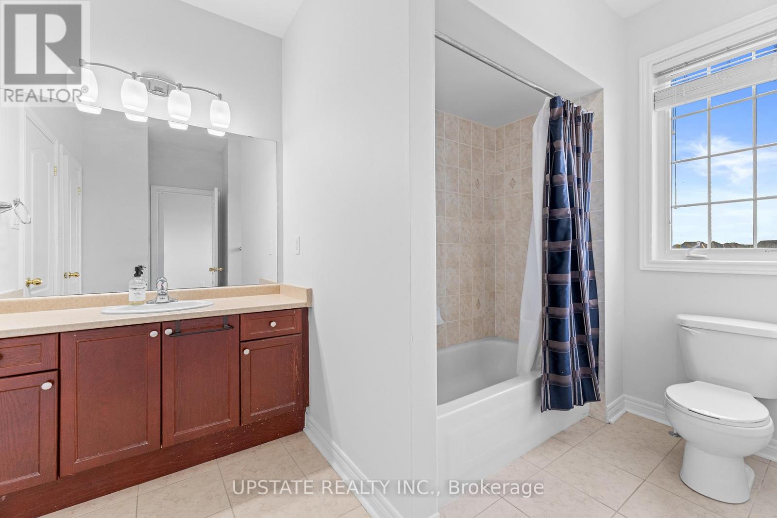 Photo 29 of 68 Everingham Circle, Brampton ON