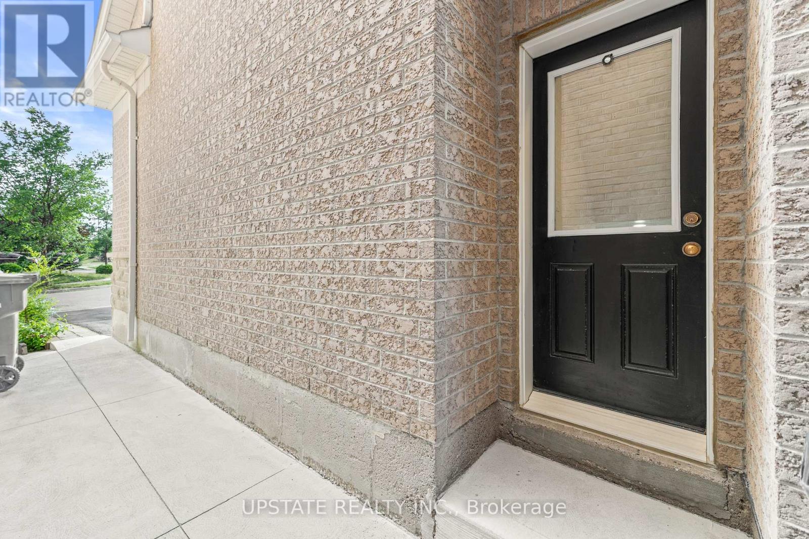 Photo 33 of 68 Everingham Circle, Brampton ON