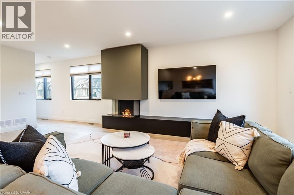Photo 8 of 98 Lametti Drive, Fonthill ON
