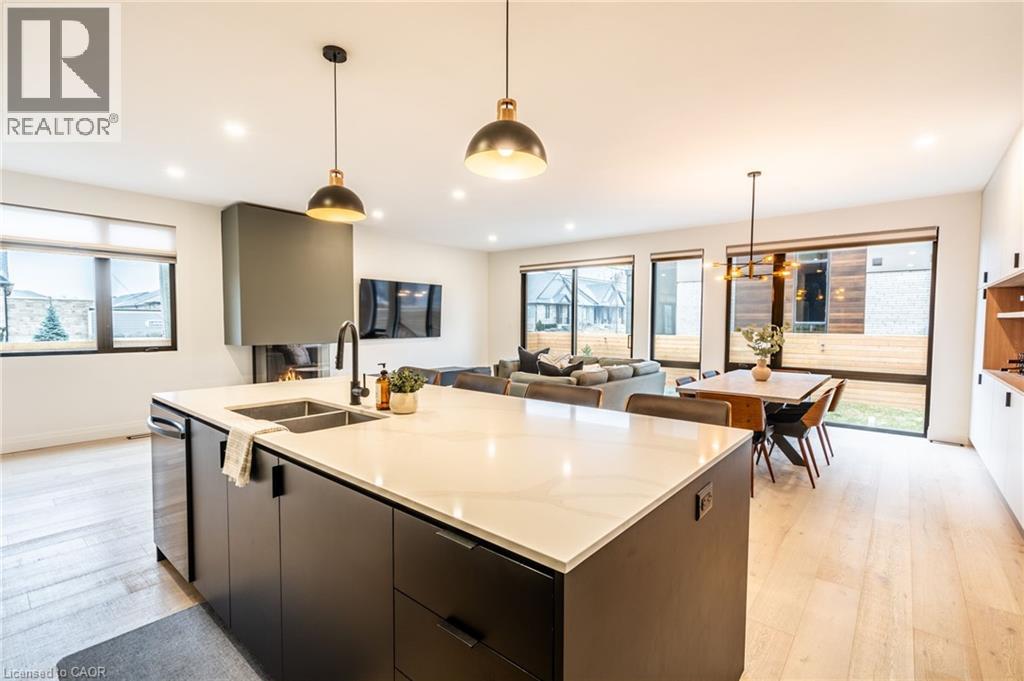 Photo 22 of 98 Lametti Drive, Fonthill ON