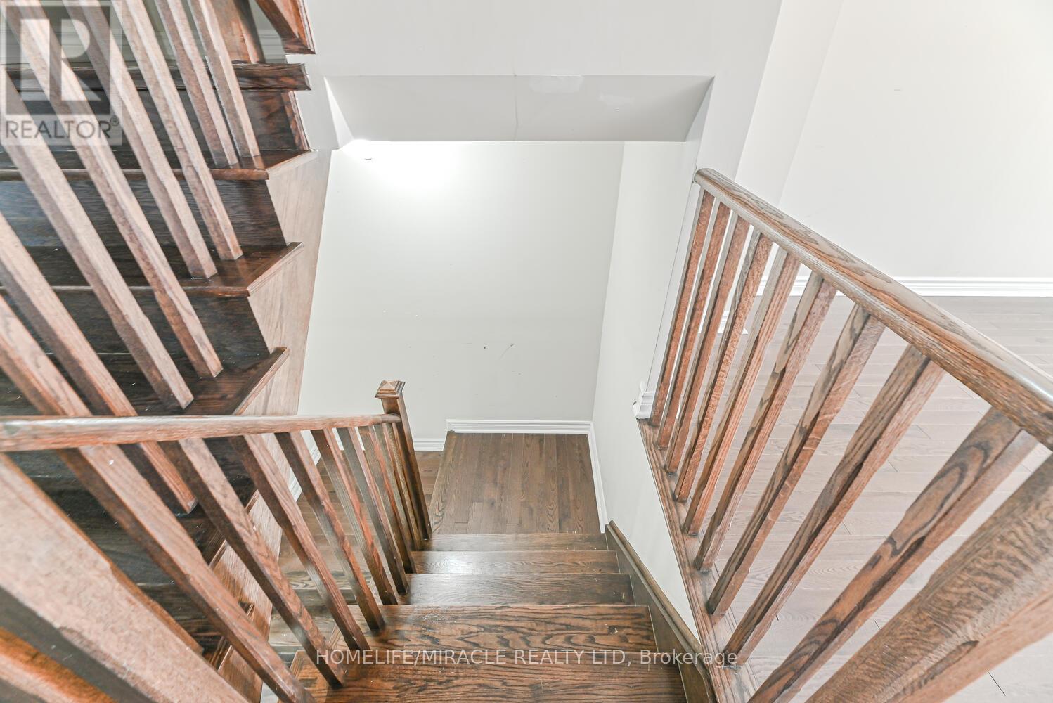 Photo 13 of 35 Finegan Circle, Brampton ON