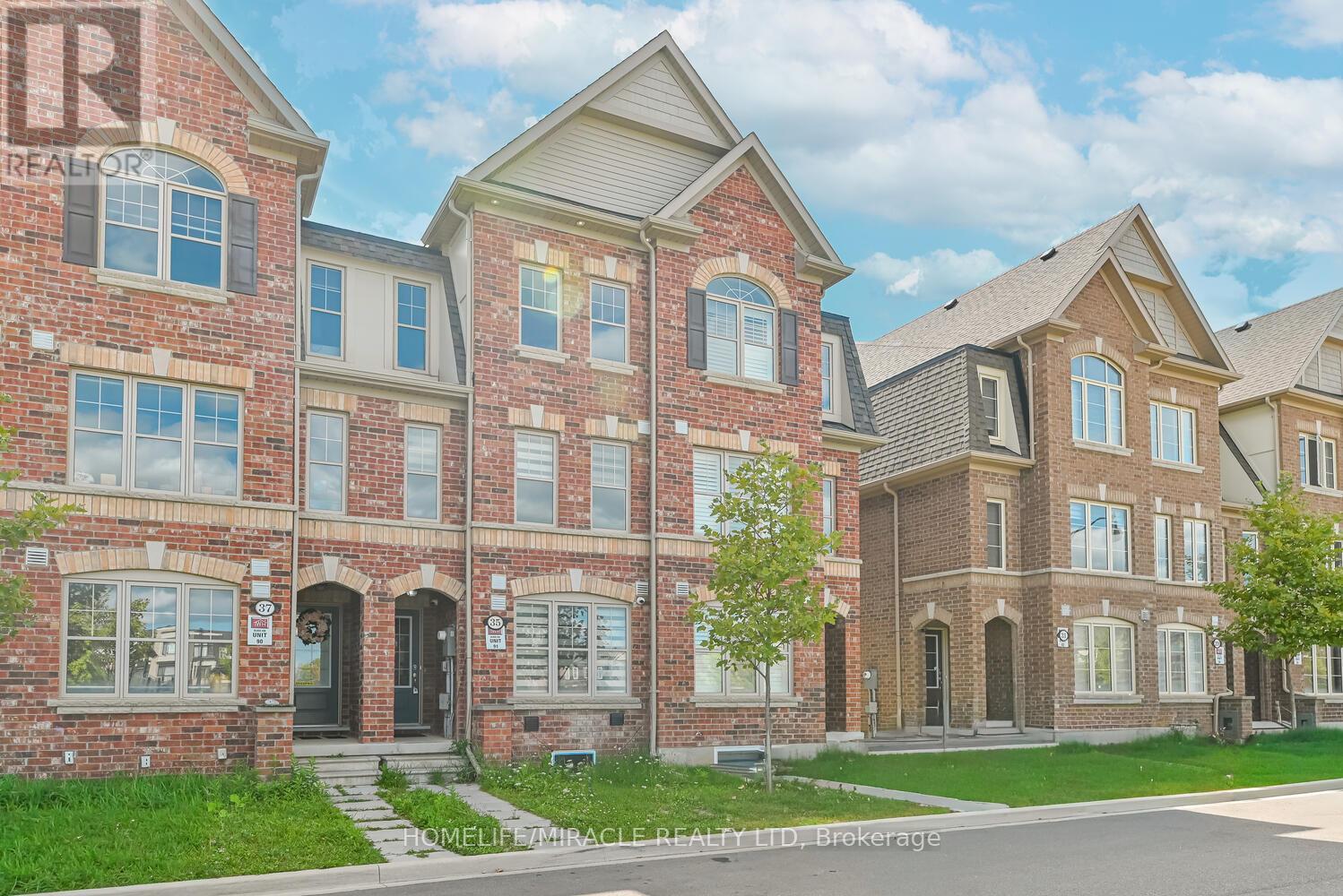 Photo 1 of 35 Finegan Circle, Brampton ON